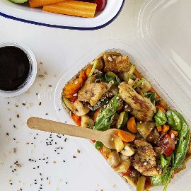 Salteado asiático de "pollo" y verduras Salteado asiático de "pollo" y verduras